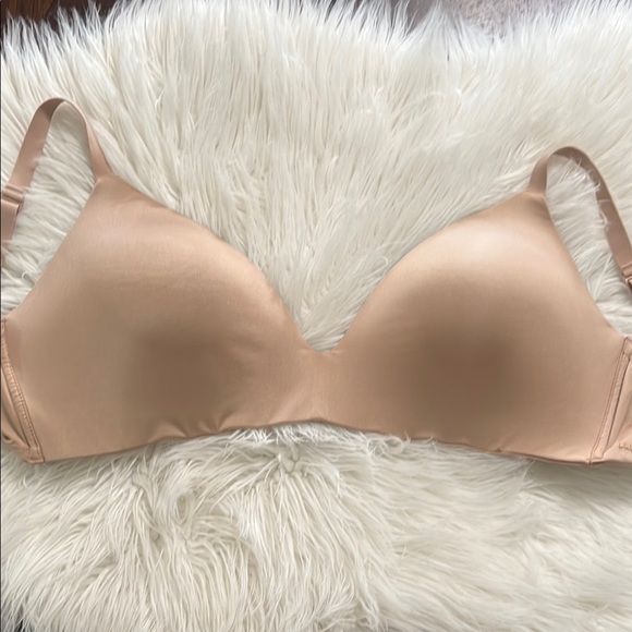 SKIMS Seamless Nude Bra - Picture 1 of 7